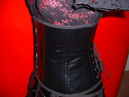 profil du serre taille en vinyl noir pour Livides Etoiles