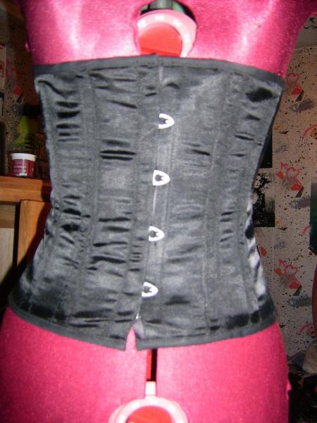Serre taille de Mercredi Addams terminé ^^