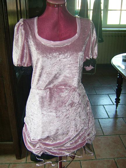 robe en velour rose ^^ style princesse peach :)